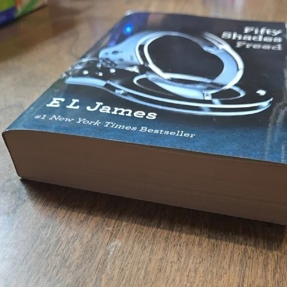 Fifty Shades Freed Book (50 Shades Trilogy) by E.L. James - Paperback - Picture 5 of 6